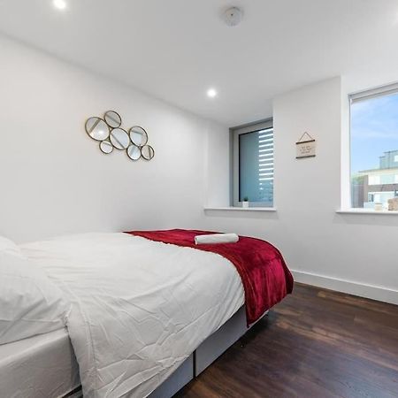 Sleep 7 20 Mins From London Waterloo Bp8 아파트 외부 사진