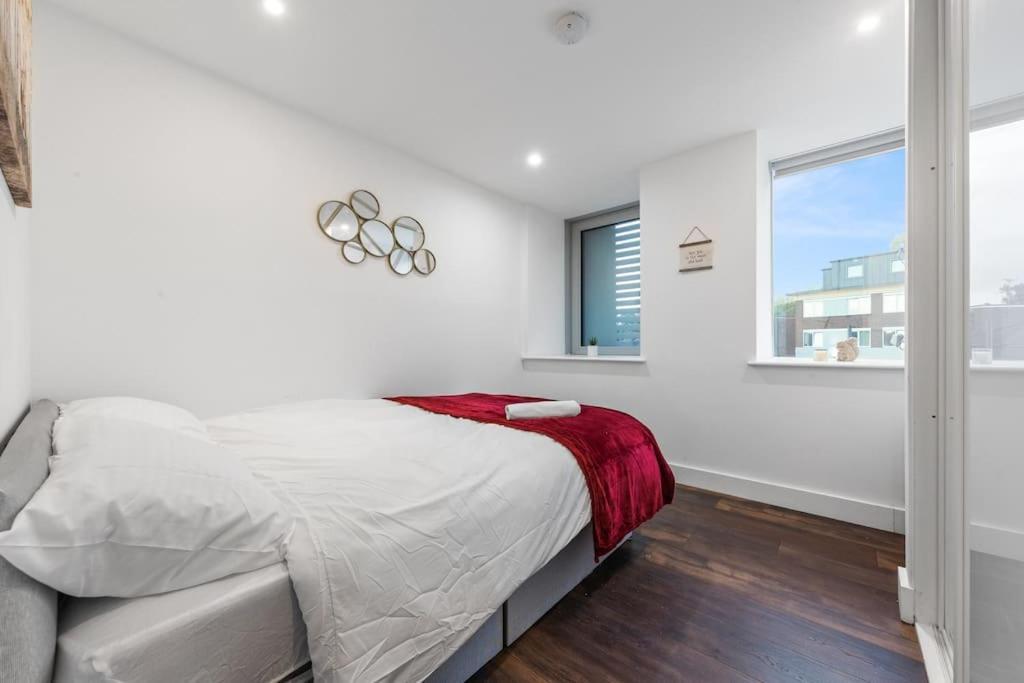 Sleep 7 20 Mins From London Waterloo Bp8 아파트 외부 사진