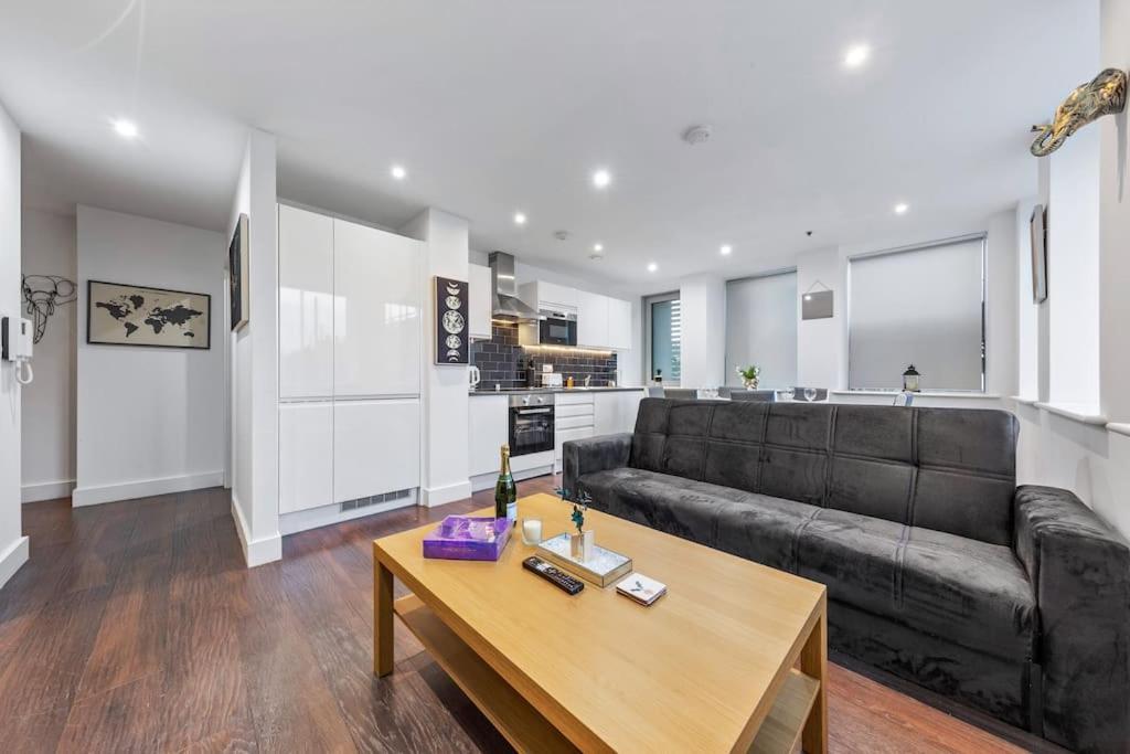 Sleep 7 20 Mins From London Waterloo Bp8 아파트 외부 사진